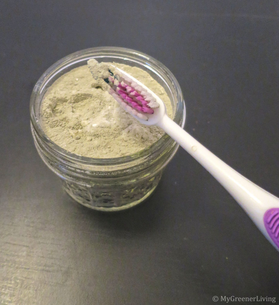 tooth powder using bentonite clay and baking soda
